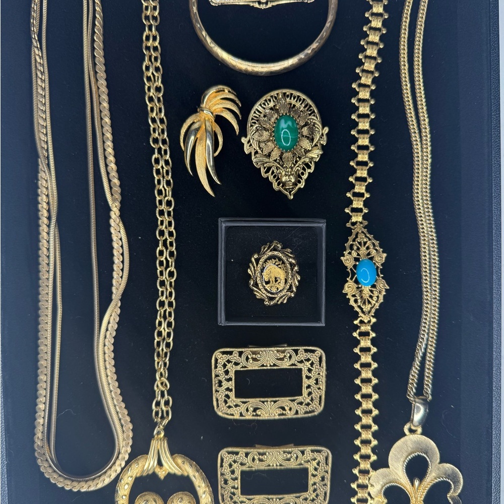 Vintage gold tone jewelry lot